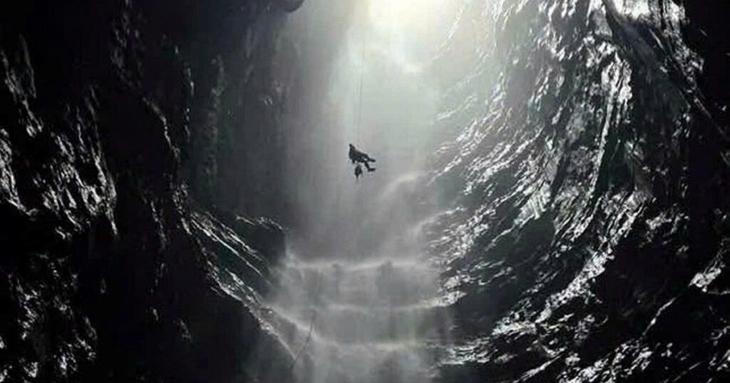 ベトナムの世界遺産「フォンニャケバン国立公園」で新発見！350メートルの滝がある洞窟が見つかる